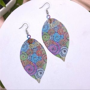 NWT Swirly Print Leaf Earrings